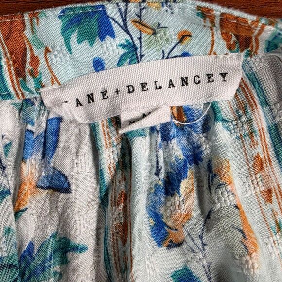 Jane + Delancey Boutique Wallpaper Button Up Blouse Size Medium - Picture 6 of 7